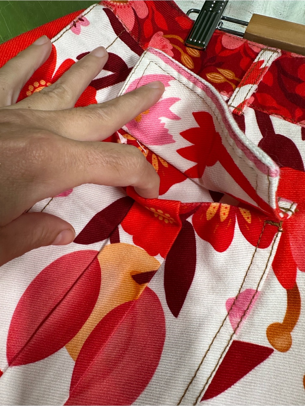 FARM Rio White Denim Shorts with Red Floral Print NWOT! - Picture 12 of 16